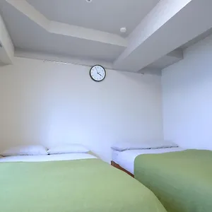 Shinjuku Retreat: Authentic Experience Near Higashi-shinjuku Station Apartment